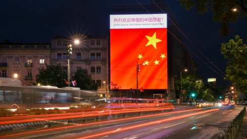 DOBRO DOŠLI POŠTOVANI KINESKI PRIJATELJI: Osvanule moćne poruke u čast dolaska predsednika Si Đinpinga (FOTO)